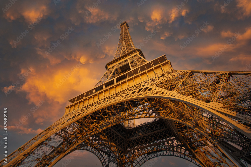 Fototapeta premium Paris Eiffel tower France travel landmark, Eiffel Tower at sunset in Paris, France. Romantic travel background