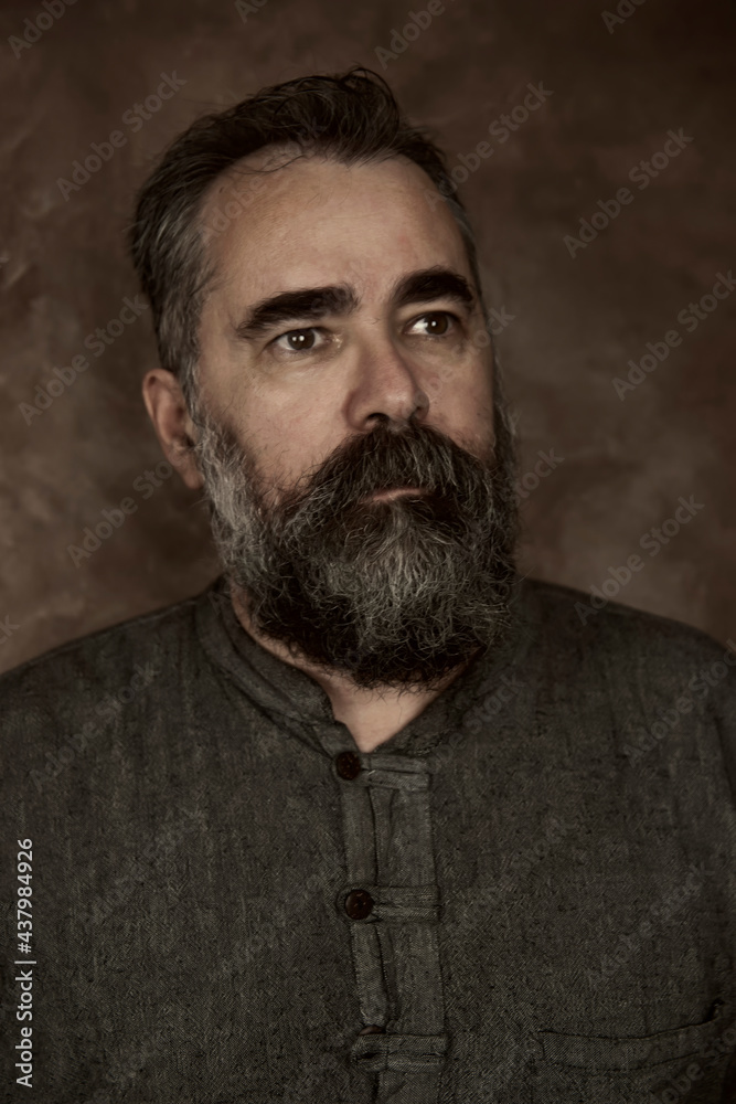 Fototapeta premium retrato vintage de hombre adulto con barba