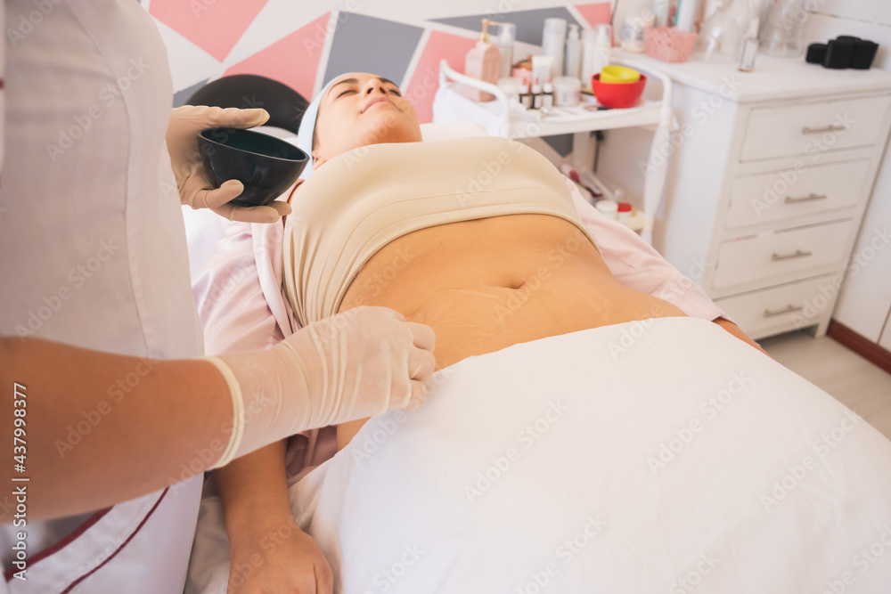 Obraz premium Young Woman enjoying a day at the Spa, to take care of her body.