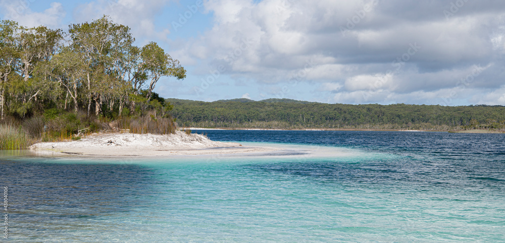 Φωτογραφία Lake McKenzie is one of the most well-known and visited lakes on Fraser Island