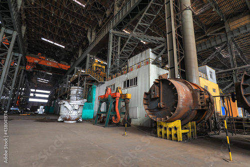 The idle converter is in the steel company's factory