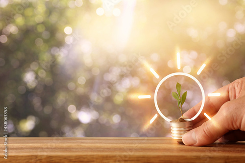 Obraz na plátne Concept image if green lightbulb, symbol of scr, innovation and eco friendly bus