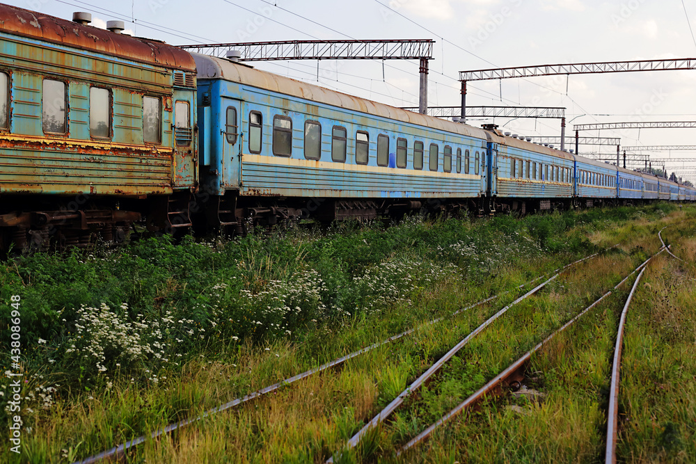 Naklejka premium Transport - Side view on the old passenger railroad cars train