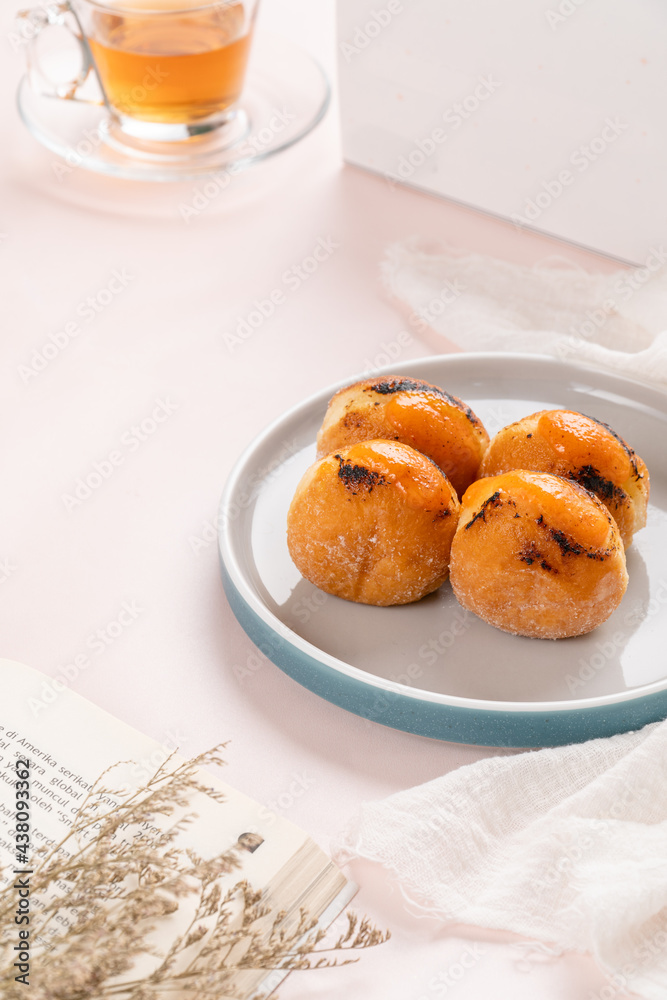A bombolone or bomboloni is an Italian filled doughnut and is eaten as a snack food and dessert. This Bomboloni has many flavors like strawberry, chocolate, blueberry, etc. A bombolone or bomboloni is an Italian filled doughnut and is eaten as a snack food and dessert. This Bomboloni has many flavors like strawberry, chocolate, blueberry, etc.