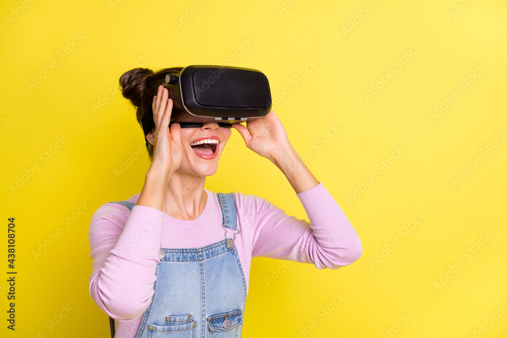 Photo of impressed funny young woman wear denim overall looking 3d glasses empty space isolated yellow color background Photo of impressed funny young woman wear denim overall looking 3d glasses empty space isolated yellow color background