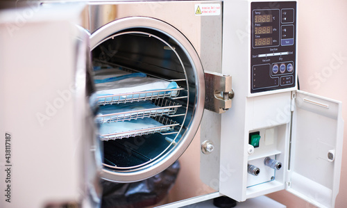 Fotografía Modern laboratory autoclave sterilizer for cleaning dental tools in dentistry st