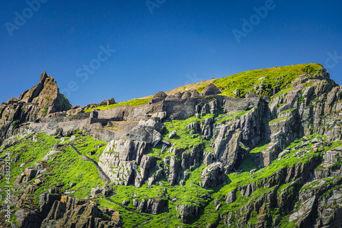 Quadro su tela Skellig Michael island and monks hermitage with stone igloo houses, where Star W