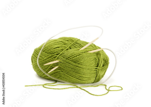 Woollen yarn and knitting needles