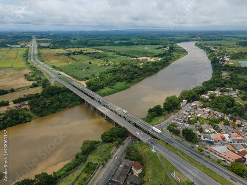 Ponte da BR-116, Rodovia Régis Bittencourt, sobre o rio Ribeira de Iguape em Registro São Paulo. Brasil.  photo