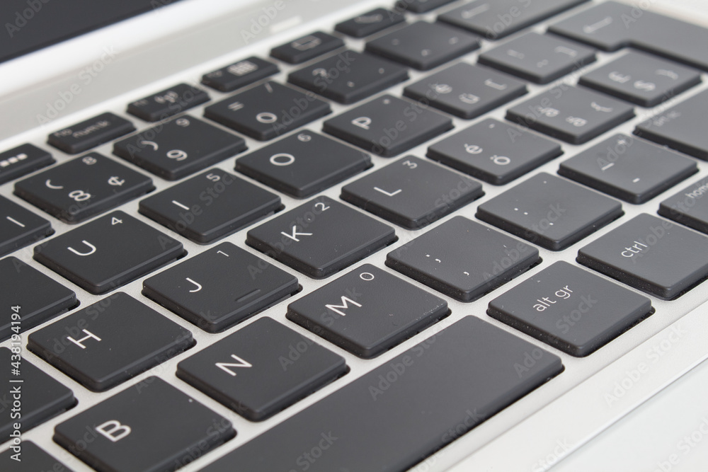 Notebook oder Computer wird für Homeoffice benötigt, Homeoffice wurde während der Corona Zeit immer beliebter Notebook oder Computer wird für Homeoffice benötigt, Homeoffice wurde während der Corona Zeit immer beliebter