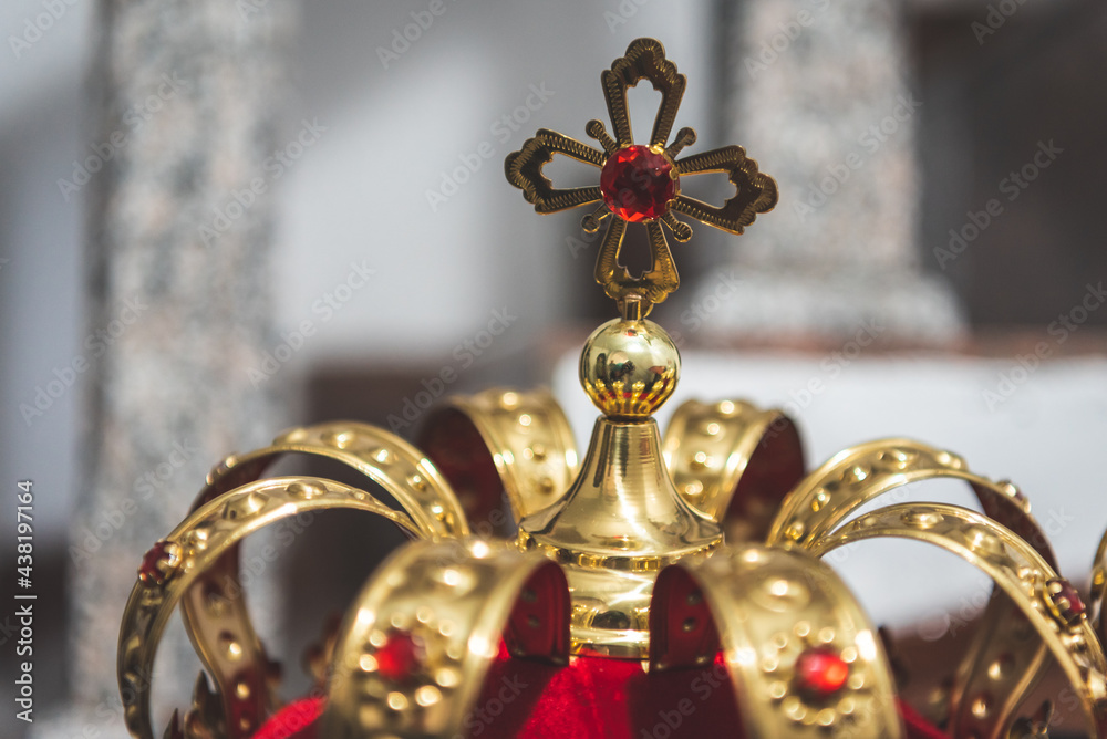 orthodox royal crown made in gold