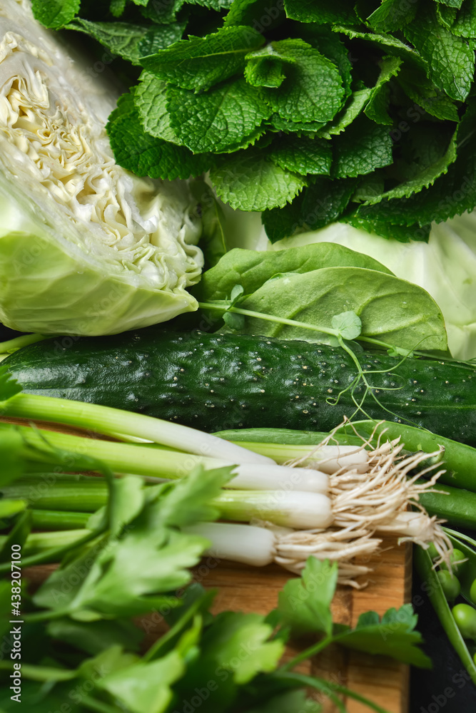 Obraz premium Close up Green vegetables, dark leafy food background.
