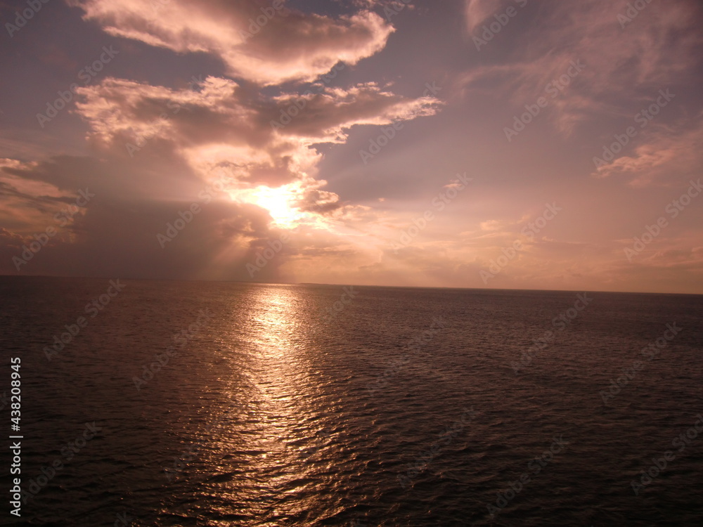Obraz premium Beautiful photograph of a sunset in the Caribbean Sea near the Los Roques Archipelago in Venezuela