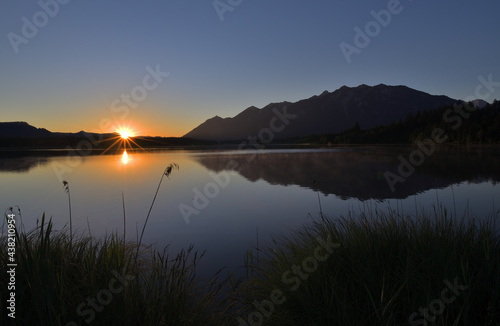 Sonnenaufgang am Barmsee in der Alpenwelt Karwendel