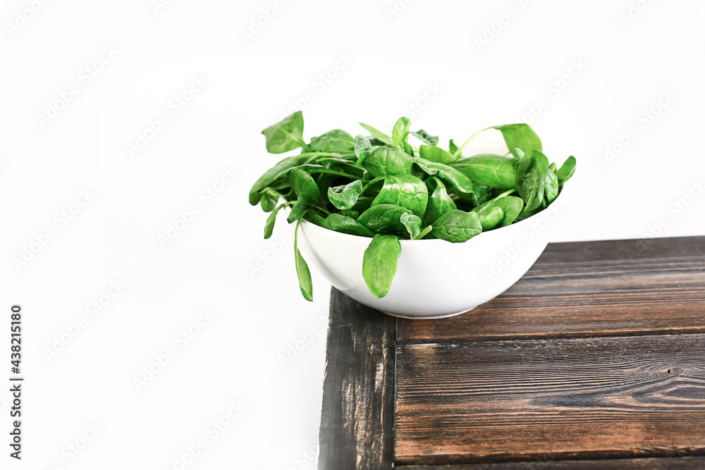 Fototapeta premium spinach in a plate on a table. Healthy wholesome food. Vegetarian food. Selective soft focus