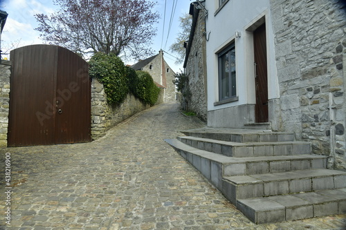 Fototapeta Naklejka Na Ścianę i Meble -  Ruelle en pierres en forte pente à Ecaussinnes-Lamaing en Hainaut