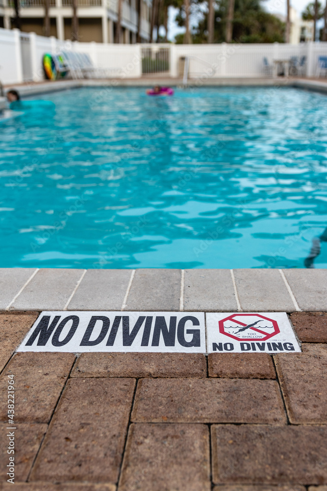 swimming pool, no diving sign
