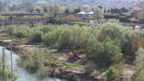 Benevento - Time lapse del Fiume Calore durante la pulizia dell'alveo con l'escavatore photo