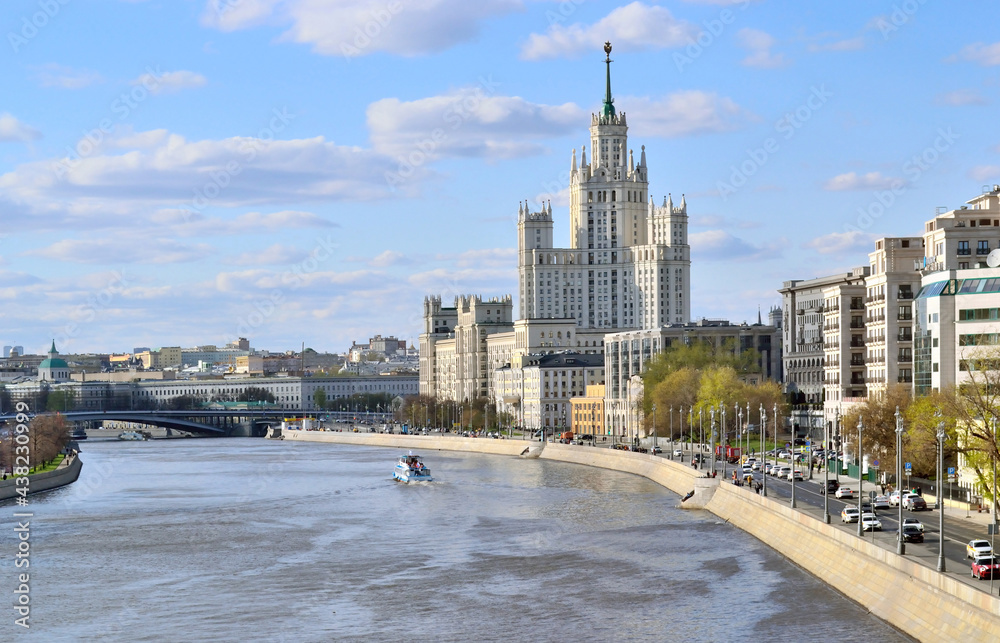 Obraz premium Residential building, skyscraper, on Kotelnicheskaya embankment in Moscow