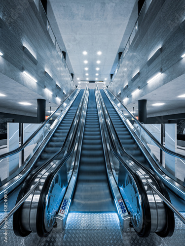 Moderne Rolltreppe hochkant