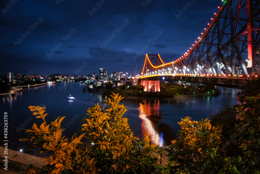 Obraz premium Night view of Story Bridge in Brisbane. High quality photo