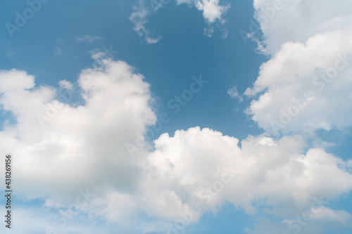 Fototapeta Naklejka Na Ścianę i Meble -  blue sunny sky with white clouds. sunny day. nature concept. Cloud sky background. Cloudy weather.