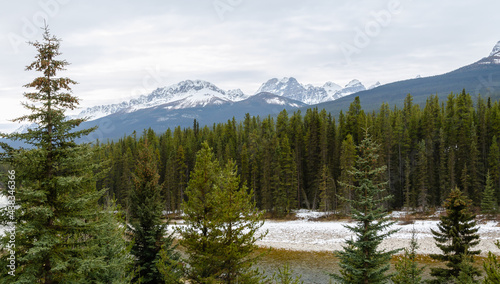 Fototapeta Naklejka Na Ścianę i Meble -  Early winter view of Banff National Park in Alberta, Canada