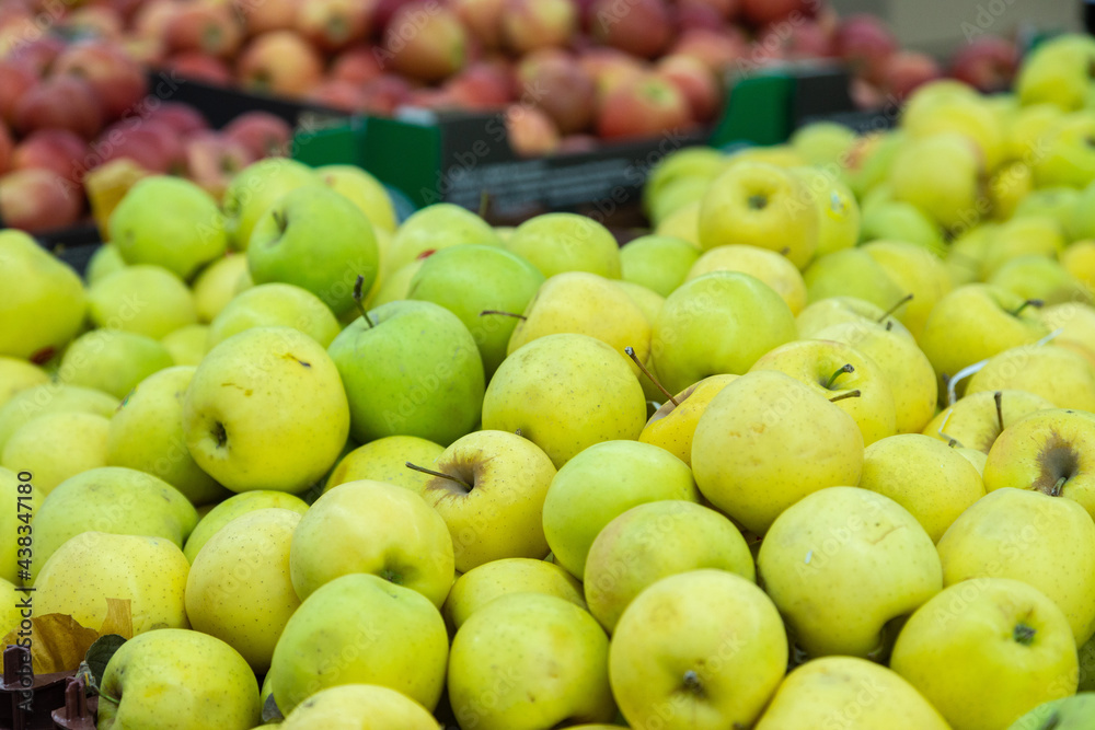 apples in the market
