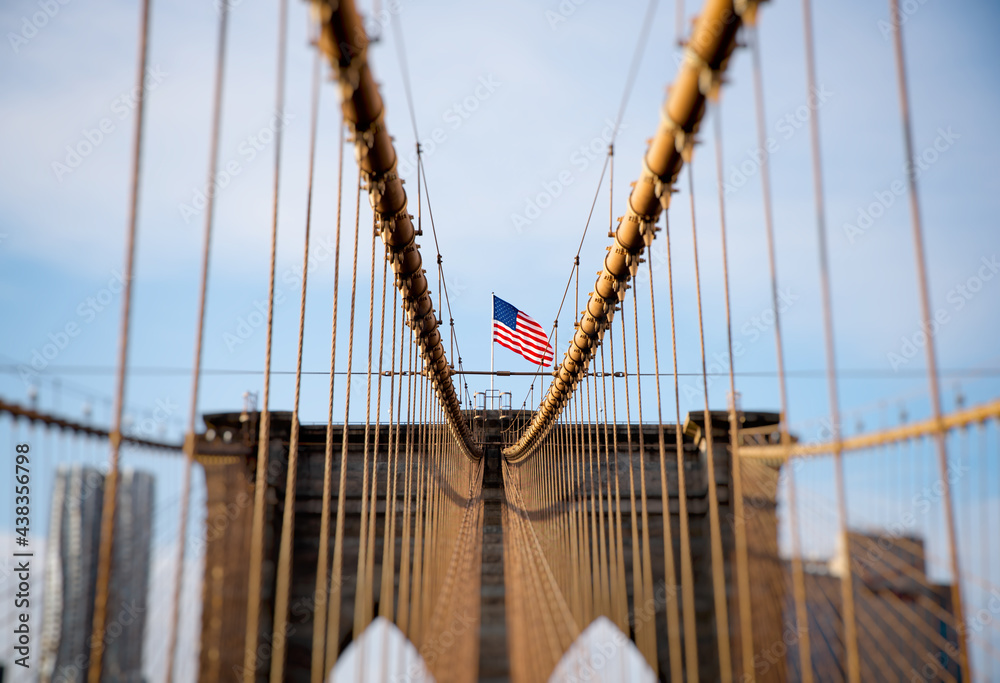 Obraz premium Brooklyn bridge with american flag