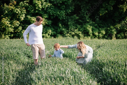 Happy married couple with one child have a great free time outdoors © Татьяна Волкова