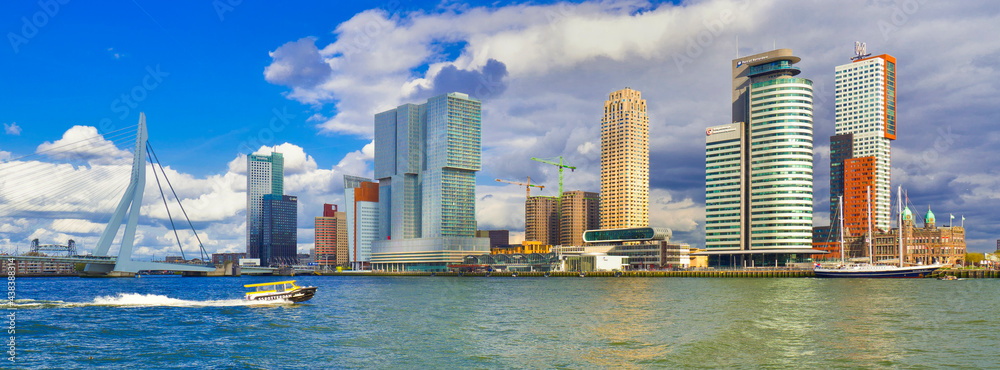 Tableau sur toile avec Nieuwe Maas River, Modern Architecture, Rotterdam, Holland, Netherlands, Europe #438388314