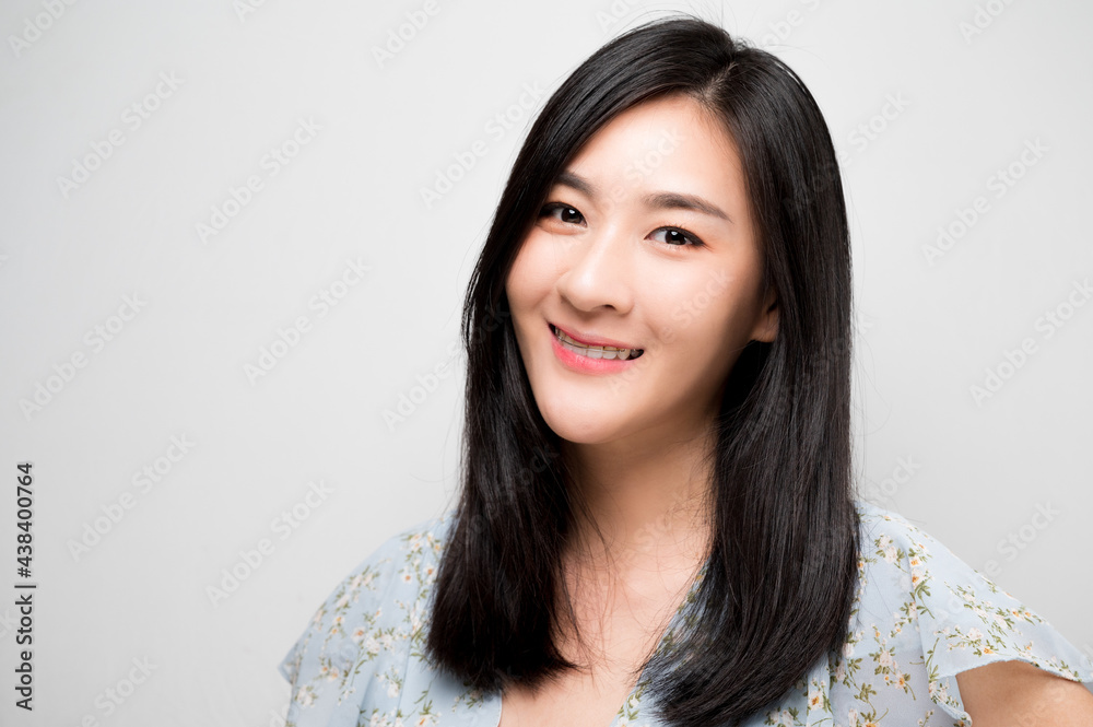 Asian woman holding orthodontic retainers.Teeth retaining tools after braces ... Asian woman holding orthodontic retainers.Teeth retaining tools after braces ...