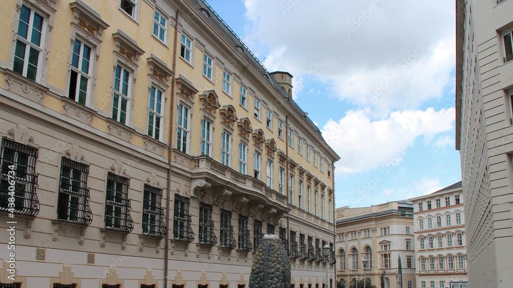 Obraz premium baroque building (bundeskanzleramt) in vienna (austria)