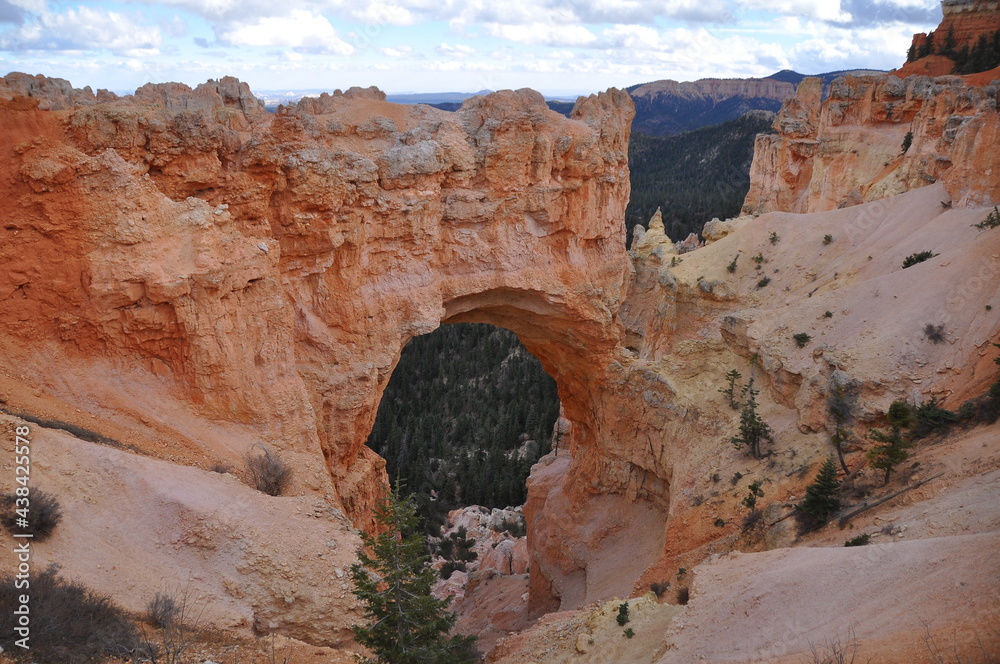 Beautiful view of arc made by rocks and cliffs at Paunsaugunt Plateau in Bryce Canyon National Park, USA