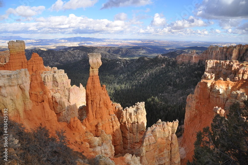 Scenic view of red pinnacles and hoodoos at Paunsaugunt Plateau in Bryce Canyon National Park, USA