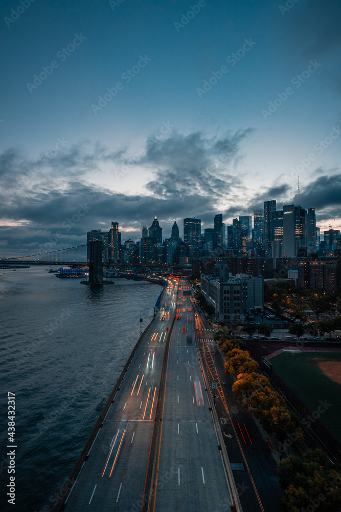 Fototapeta premium city skyline at night