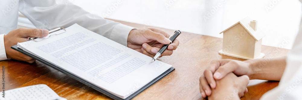 Fototapeta premium home loan insurance.&nbsp;.Real estate broker and client&nbsp;&nbsp;sign contract insurance agreement document. Business meeting concept