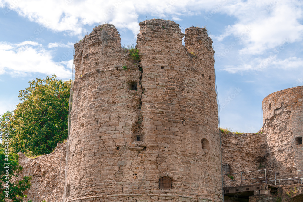 The wall tower of old castle Kopor'ye with trees