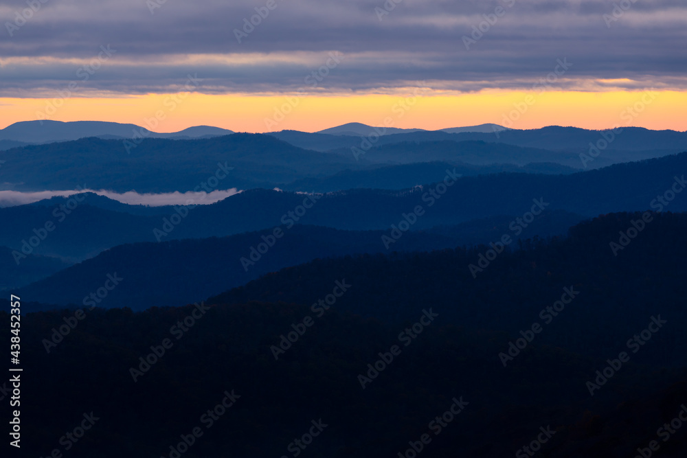 Fototapeta premium Blue Ridge Mountains sunrise overlook.