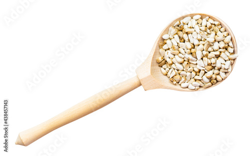 Canvas-taulu top view of safflower seeds in wood spoon isolated