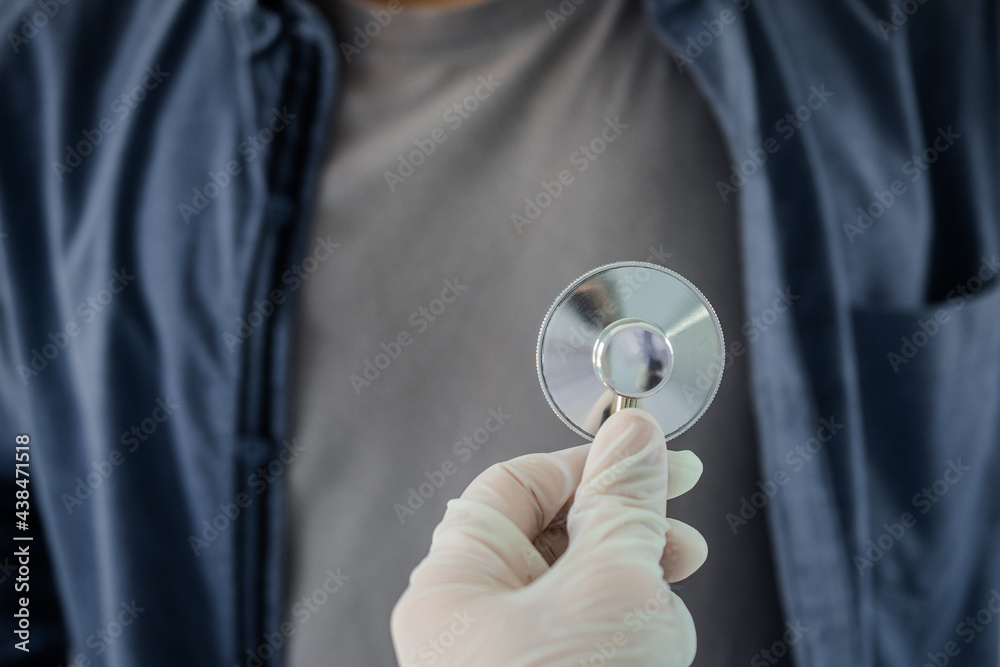 Doctor using stethoscope to check heart rate, heart disease , World heart day foto de Stock