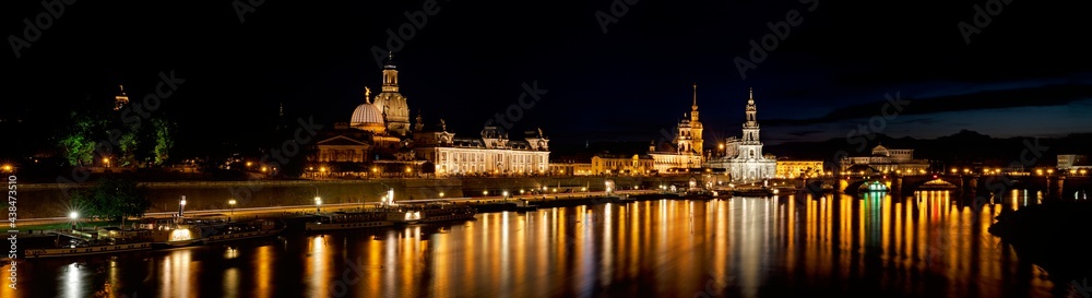 Fototapeta premium Semper Oper Dresden Panorama