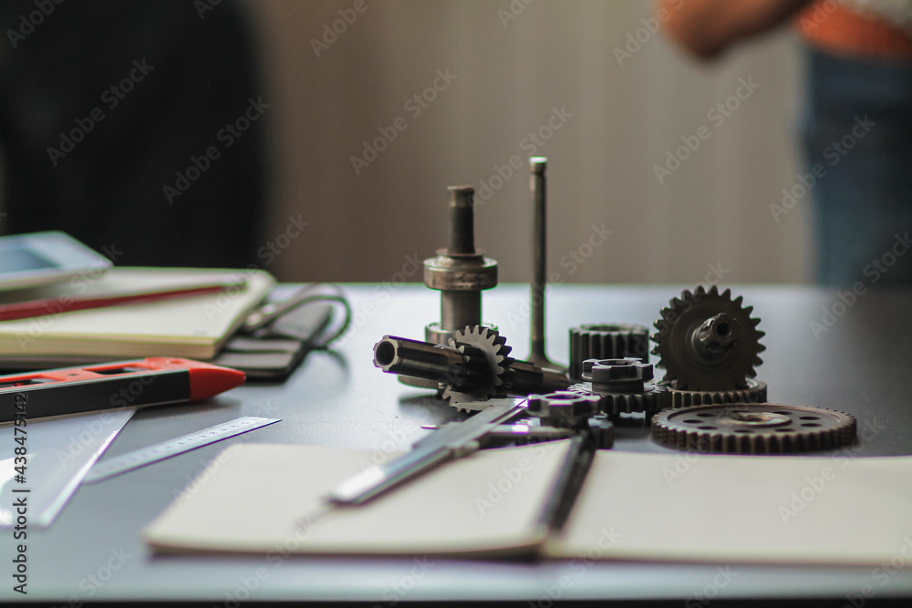 The gear set is placed on the workbench of a team of factory mechanical engineers to study and design the working system of the mechanical gearbox in the factory to complete the production.