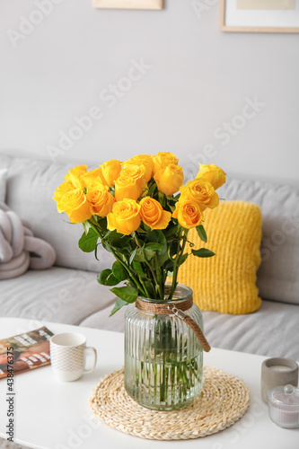 Vase with yellow roses on t...