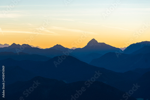 Sonnenaufgang in den Bayrischen Alpen © Christian