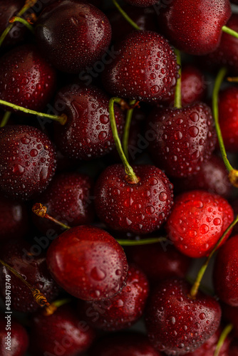 Fototapeta Naklejka Na Ścianę i Meble -  red cherries in droplets macro