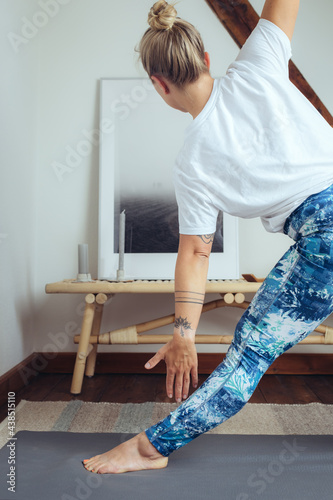 Yogahaltung Dreieck photo