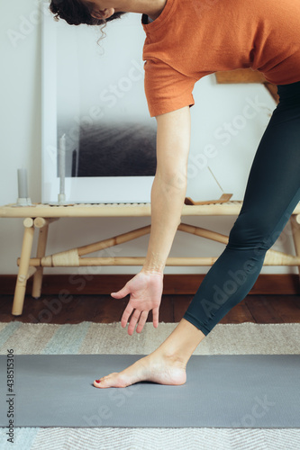 Yogahaltung Trikonasana Dreieck photo