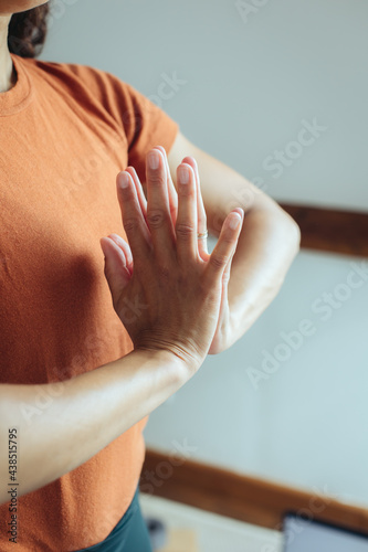 Anjali Mudra im Yoga Namaste photo