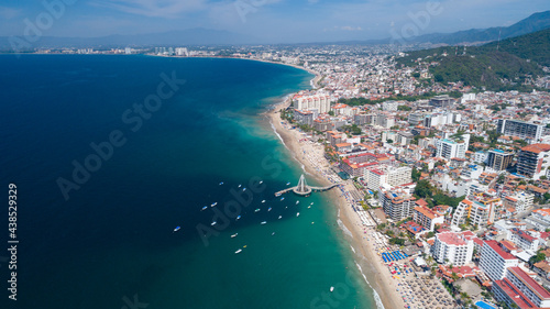 Vista Aérea de Muelle y playa los Muertos - Puerto Vallarta